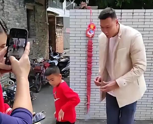 易建联：从篮球巨星到多元生活者